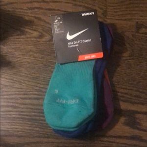 Nike women’s dri-fit no show socks